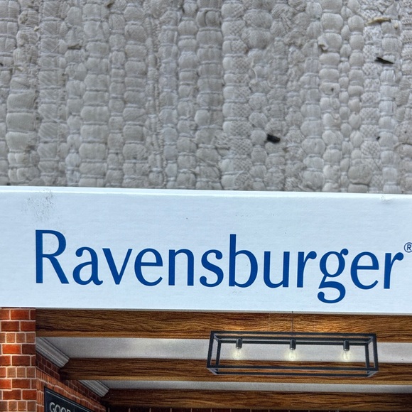 Ravensburger Puzzle - Quaint Café Courtyard - Picture 2 of 2